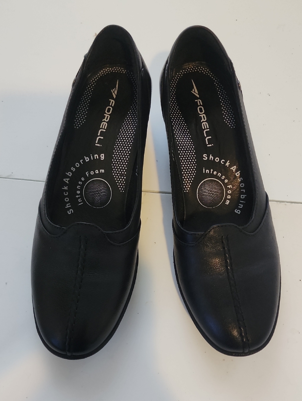 Women's Black Slip-On Comfort Loafers. In Exelent Condition Like New